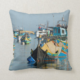 Cojín Decorativo Barcos de pesca malteses el Marsaxlokk en Malta