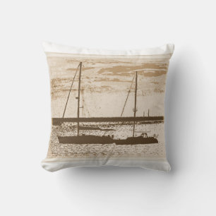 Cojín Decorativo Barcos de vela en la orilla del atardecer