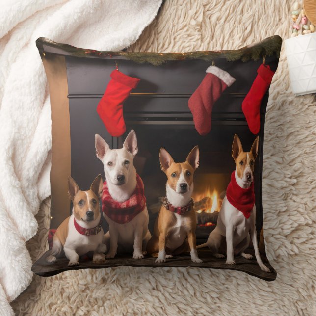 Cojín Decorativo Basenji junto a la Chimenea Navidad (Manta)
