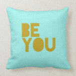 Cojín Decorativo "Be You" con Aqua y los puntos de polka negro son<br><div class="desc">Moda,  letras doradas con puntos de agua y polka negro. Suficientemente audaz como para hacer una declaración,  pero lo suficientemente sencillo como para complementar la decoración de tu casa. ¡Esta bonita almohada de tiro también hace un gran regalo!</div>