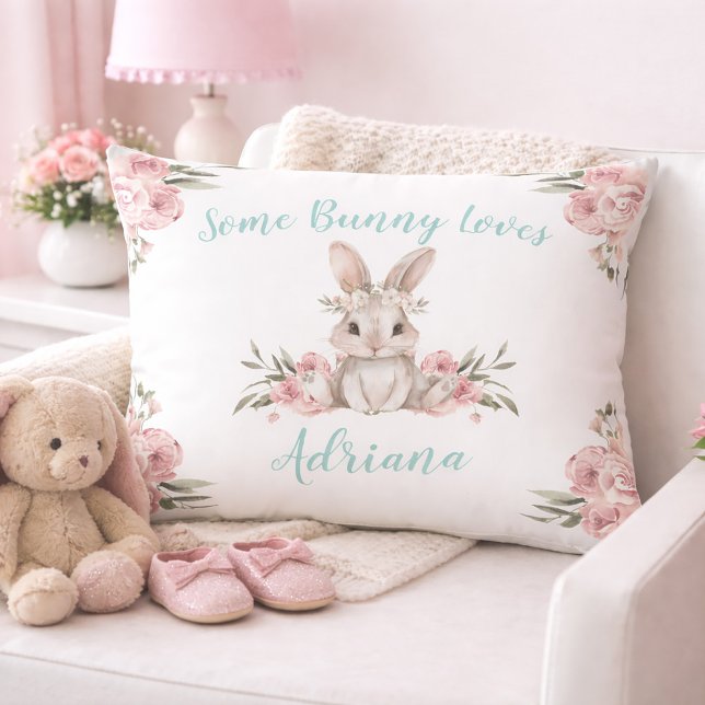 Cojín Decorativo Bebé conejo, un conejo te ama (Baby Bunny Blush Pink Floral Nursery Accent Pillow)