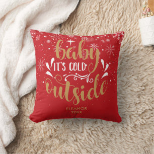 Cojín Decorativo Bebé rojo dorado personalizado hace frío afuera