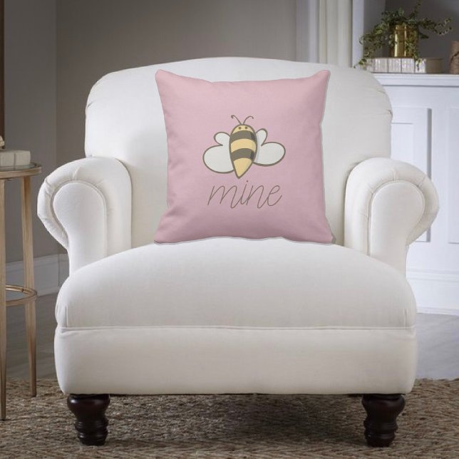 Cojín Decorativo Bee mine Valentine’s Day (Subido por el creador)