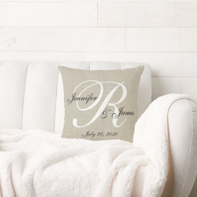 Cojín Decorativo Beige Linen Monogram Boda recién casada Keepsake (Subido por el creador)