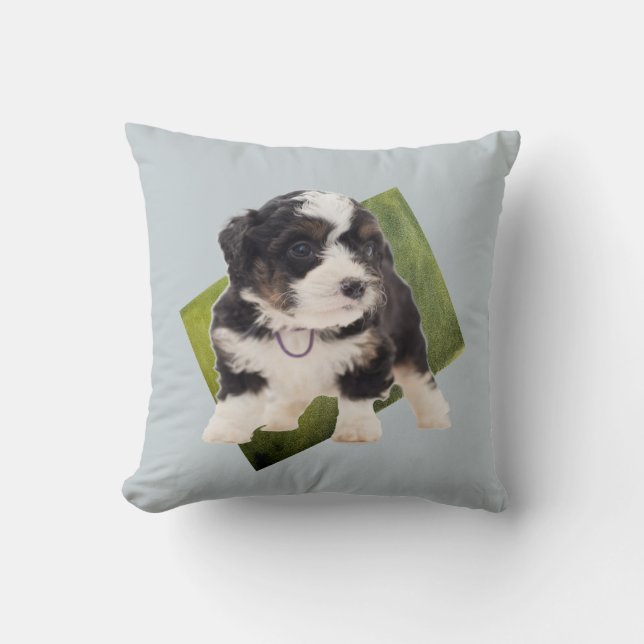 Cojín Decorativo Bella Bernedoodle Green Puppy Art  (Anverso)