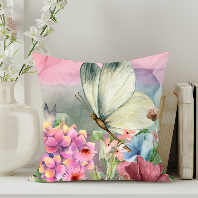 Cojín Decorativo Besos de mariposa coloridos entre flores silvestre (Subido por el creador)
