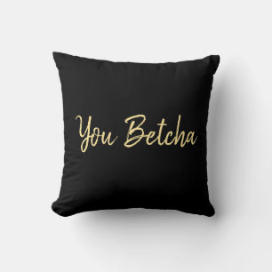 Cojín Decorativo Betcha negra con guión de oro