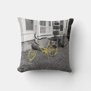Cojín Decorativo Bicicleta amarilla en la acera
