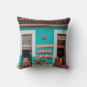 COJÍN DECORATIVO BICICLETA BLANCA APARCADA JUNTO A LA CONCRETA PINT