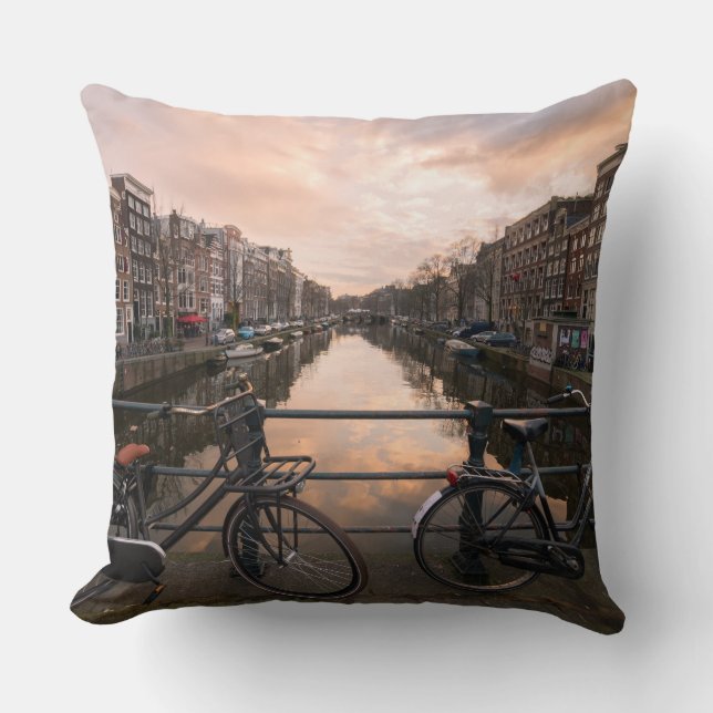 Cojín Decorativo Bicicletas en la puesta del sol en Amsterdam (Anverso)