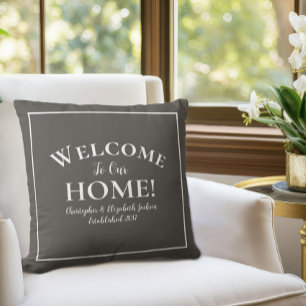 Cojín Decorativo Bienvenida a Casa Personalizada Marrón Blanco Chic
