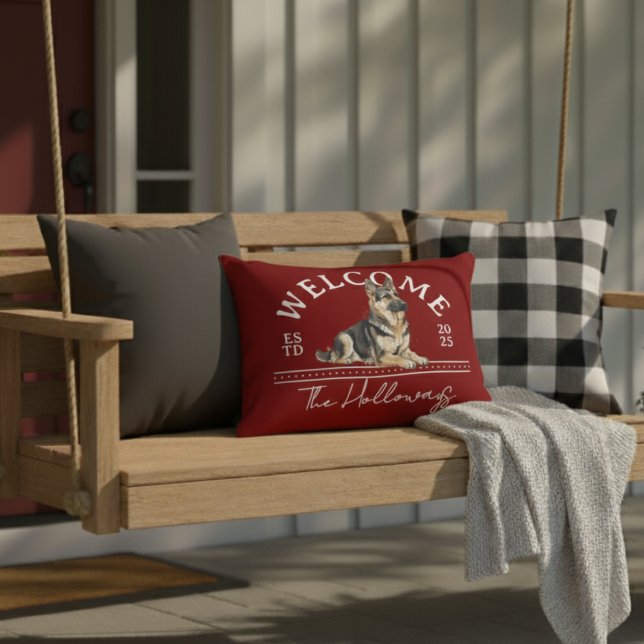 Cojín Decorativo Bienvenida del nombre de familia del Personalizado (Welcome guest to your home with this German Shepherd Custom Family Name Welcome Throw Pillow!)