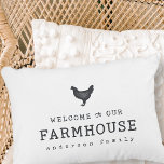 Cojín Decorativo Bienvenidos a nuestro campo de cultivo Pollo Rústi<br><div class="desc">El diseño está compuesto por un Rústico del País Moderno con tipografía "bienvenido a nuestra casa de campo". Disponible aquí: http://www.zazzle.com/store/selectpartysupplies</div>