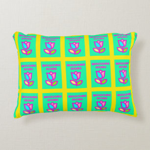 COJÍN DECORATIVO BIENVENIDOS AL PURPLE Y EL DISEÑO AMARILLO DE CASA