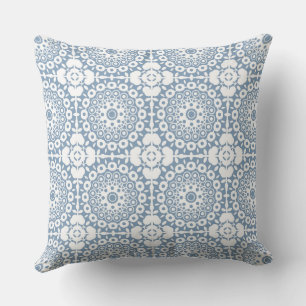 Cojín Decorativo bl cuadrados blancos sobre un fondo azul claro
