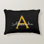 Cojín Decorativo Black Gold Modern Script Girly Monograma Nombre<br><div class="desc">Nombre del Monograma de Guión Negro y Oro y almohada inicial. La almohada hace el dulce perfecto cumpleaños de 16 años,  boda,  ducha de novia,  ducha de bebé o regalo de soltera para alguien que decora su habitación con oro subió.</div>