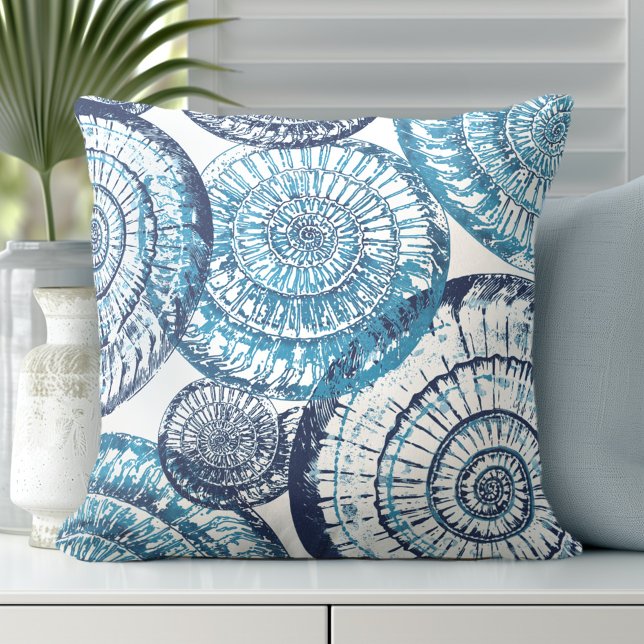 Cojín decorativo blanco azul de la cubierta coster (Discover Gorgeous Coastal Throw Pillows by Totally Coast.)