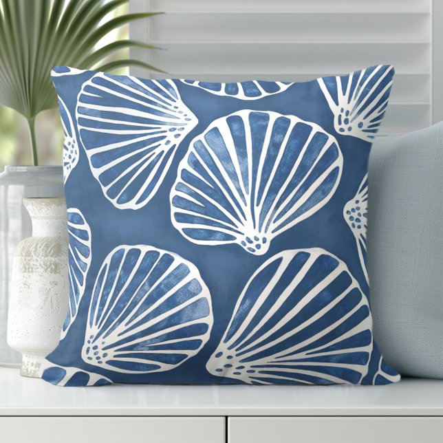 Cojín Decorativo Blanco azul de las mareas (Discover Gorgeous Coastal Throw Pillows by Totally Coast.)
