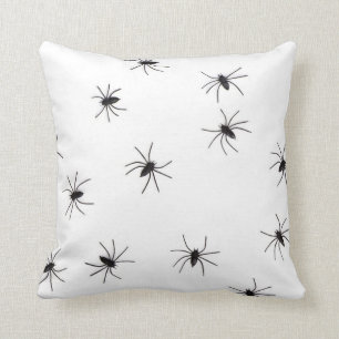 Cojín decorativo blanco con las arañas