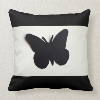 COJÍN DECORATIVO BLANCO Y NEGRO DE LA MARIPOSA