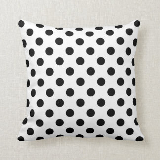 Cojín decorativo blanco y negro, lunares