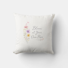 Cojín Decorativo Bloom at Your Own Pace – Soft Floral Inspirational