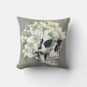 Cojín Decorativo Bloom silencioso: Calaveras y lirios blancos