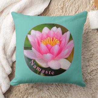 COJÍN DECORATIVO BLOSSOM DE LILY DE AGUA ROSA DE N