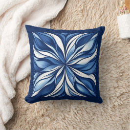 Cojín Decorativo Blue Bliss: Arte Orgánico Floral en azul y blanco