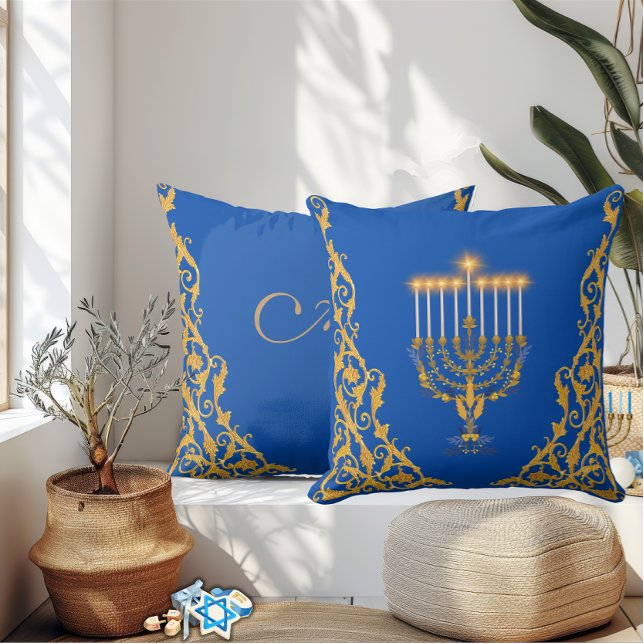 Cojín Decorativo Blue Elegant Monogram Hanukkah Golden Menorah  (Subido por el creador)