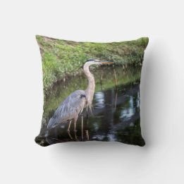 Cojín Decorativo Blue Heron Wading en el agua