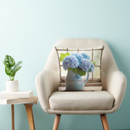Cojín Decorativo Blue Hydrangea Bouquet In Window