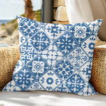 Cojín Decorativo Blue Tile Santorini de temática griega/ española<br><div class="desc">almohadas de tiro con temática de ducha con motivos de Reina bailarina,  inspiradas en la música mediterránea griega azul y de baldosas.</div>