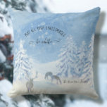 Cojín Decorativo Blue Winter Navidades de nieve son nombre de famil<br><div class="desc">"Los Navidades de los bosques de nieve de invierno son la familia blanca Lumbar Pillow". Todas las obras de arte fueron pintadas a mano en acrílico sobre lienzo por Audrey Jeanne Roberts, una artista de prestigio internacional. Este diseño presenta una elegante escena de nieve de invierno azul y blanco, con...</div>