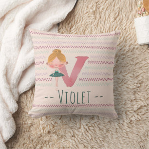 Cojín Decorativo Blush Rosa Bailarina Monograma V – Arte Personaliz