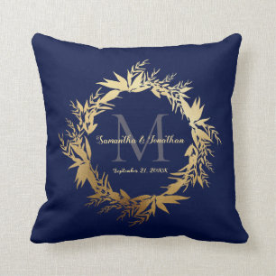 Cojín Decorativo Boda azul de la marina de Monograma Dorado Keepsak