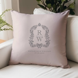 Cojín Decorativo Boda de color rosa pálido con nombres y cresta de 