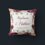 Cojín Decorativo Boda de la caída floral de Rubor en Borgoña<br><div class="desc">Esta almohada presenta rosas color agua rosa y burdeos con hojas verdes y follaje. Personalízalo con nombres y fecha. Esta almohada forma parte de una colección que incluye artículos de papelería y regalos a juego para los bodas. Visite nuestra tienda o vea nuestras páginas de colección para ver toda la...</div>