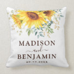 Cojín Decorativo Boda de moda del jardín del girasol de Boho de la<br><div class="desc">Girasoles elegantes de esta acuarela de las características hermosas del amortiguador y verdor enorme felicitados con las letras modernas y elegantes. Utilice los campos de la plantilla para añadir sus detalles. Haga clic por favor "modifican más lejos" el botón para requisitos particulares para cambiar elementos si procede.</div>