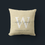Cojín Decorativo Boda de Monograma Blanco Linen Beige Keepsake<br><div class="desc">Elegante almohada de efecto de lino trenzado beige de aguacate de boda con tu texto en caligrafía de escritura manuscrita de moda gris oscuro. Simplemente agregue sus nombres, monograma y fecha de boda. Un gran regalo para una pareja recién casada. Diseñado exclusivamente para usted por Happy Dolphin Studio. Si necesita...</div>