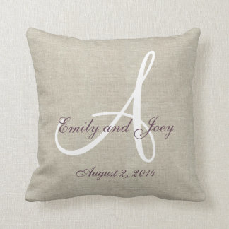 Cojín Decorativo Boda de monograma blanco morado de línea Beige Kee