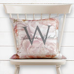 Cojín Decorativo Boda de monograma de guion rosado para peones de r<br><div class="desc">Boda personalizado. Esta bonita y elegante almohada de diseño cuenta con un luminoso ramo rosa y peón sobre un fondo color rosa, coral y azul acuático. El clásico monograma gris inicial se sienta en una capa translúcida con un borde interior de Relieve metalizado de oro falso. Los primeros nombres de...</div>