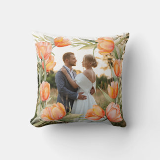 Cojín Decorativo Boda de pareja con borde de tulipanes de acuarela 