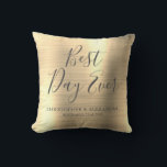 Cojín Decorativo Boda Metálico de Oro de Mejor Día de la Historia R<br><div class="desc">Mejor Día Boda Moderno Girly Moderno y Elegante Fiesta Metálico de Oro Pillow,  perfecto para una elegante boda o ducha nupcial. Esta almohada fiesta es perfecta para un regalo de Boda de ducha nupcial. Si necesita elementos coincidentes adicionales,  póngase en contacto con el diseñador.</div>