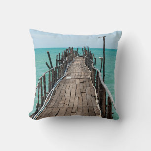 Cojín Decorativo Bonito puente de madera con fondo de mar azul en S