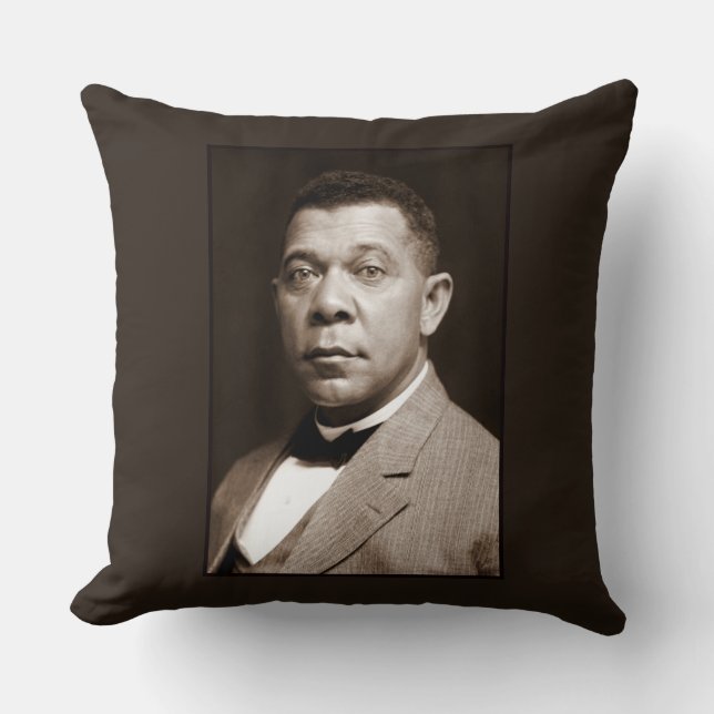 Cojín Decorativo Booker Washington: Educador afroamericano (Anverso)