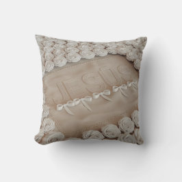 Cojín decorativo Bordado JESÚS - 3D Render Beige
