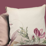 Cojín Decorativo Borgoña y crema simple Rosa floral<br><div class="desc">La almohada de borgoña y crema de tiras presenta un diseño floral sencillo y elegante en una cremosa paleta de color marfil con acentos de color burdeos, dorado y verde. Una hermosa impresión de diseño floral compuesta por capas de rosebudos florecientes como punto focal contra un sencillo fondo floral moderno...</div>