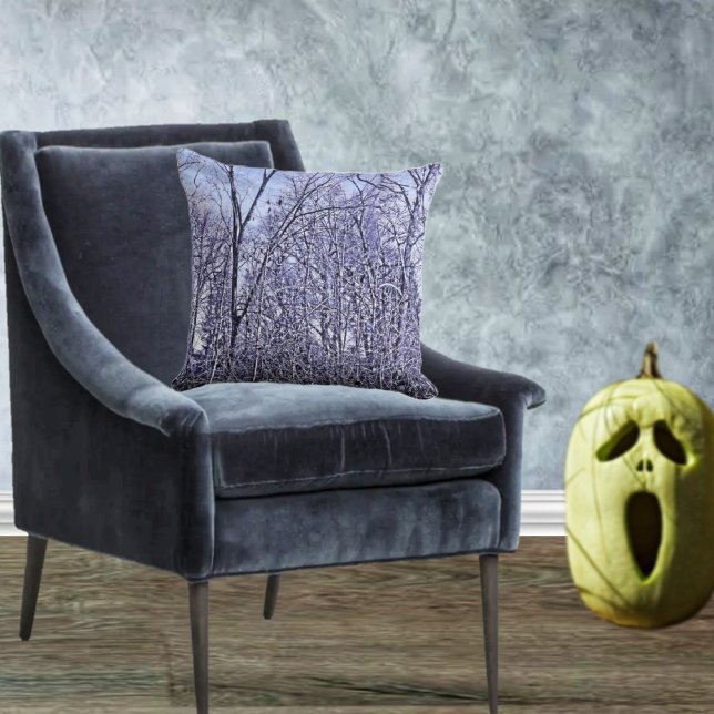 Cojín Decorativo Bosque en Crepúsculo (Present a haunting, Forest theme to your Halloween decor!)