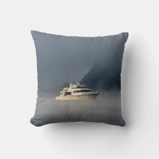 Cojín Decorativo Bote en una mañana nublada